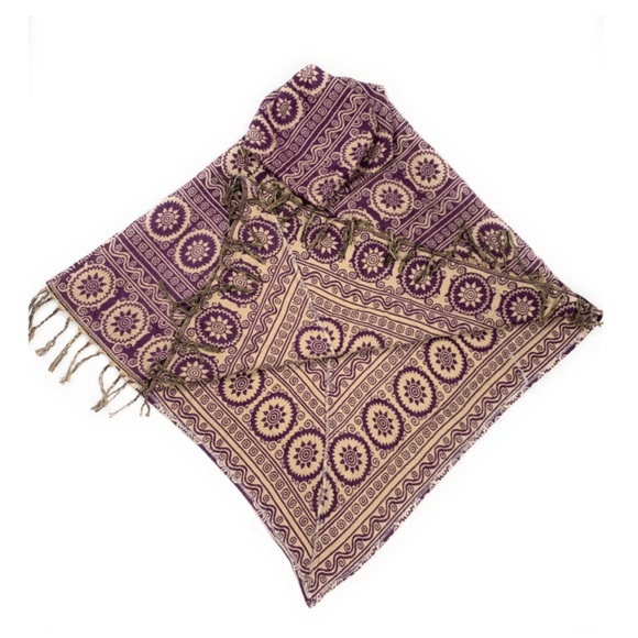 Hooded Woolen Poncho - Picture 7 of 9